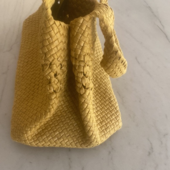 Ann Mashburn yellow woven tote bag - Picture 3 of 10